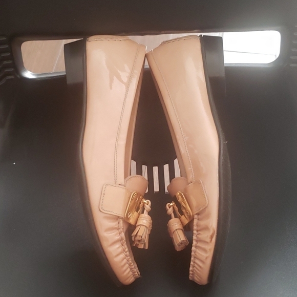 Stuart Weitzman Shoes With A Tassel - Picture 2 of 10